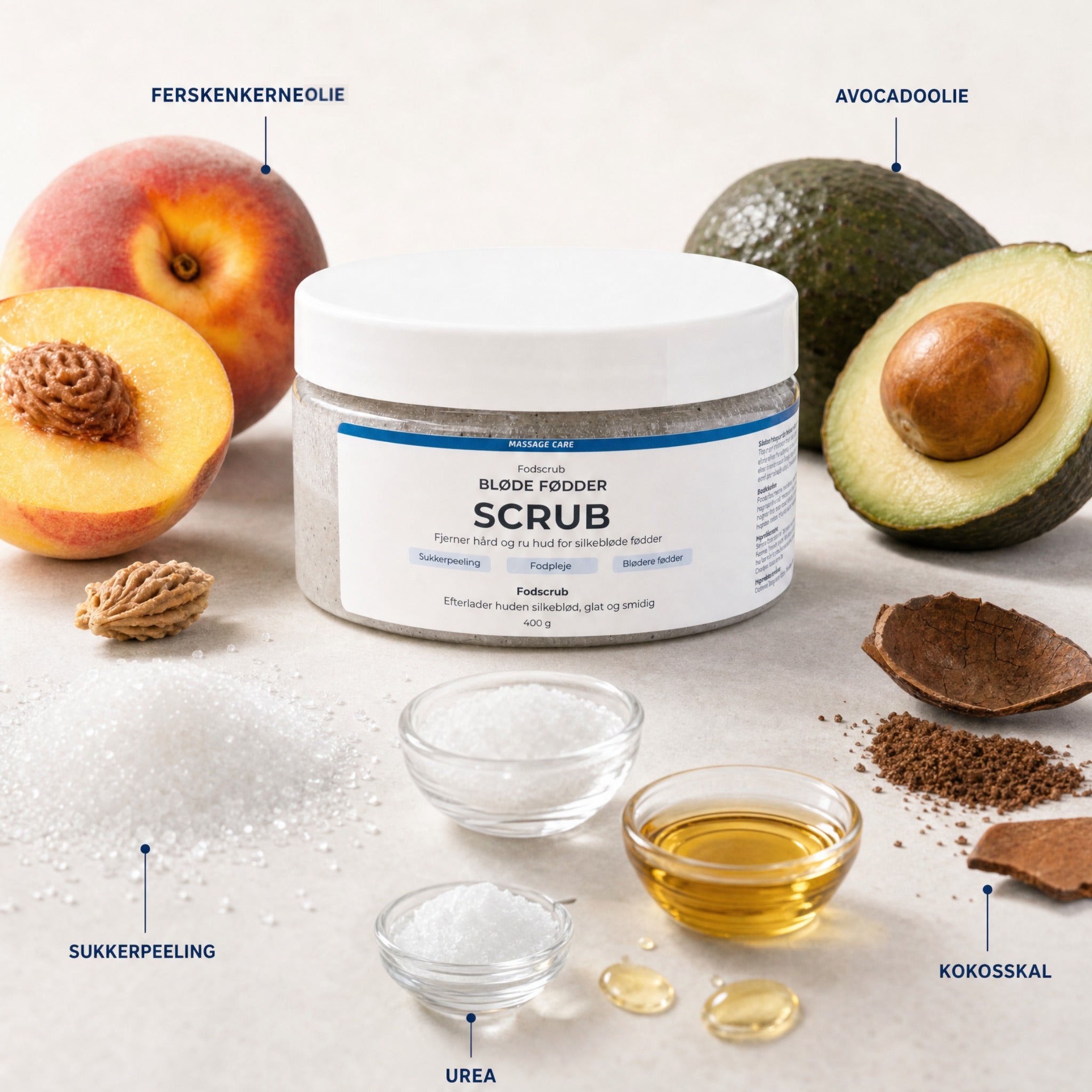 Ingredienser i fodscrub: ferskenkerneolie, avocadoolie, sukkerpeeling, urea og kokosskal